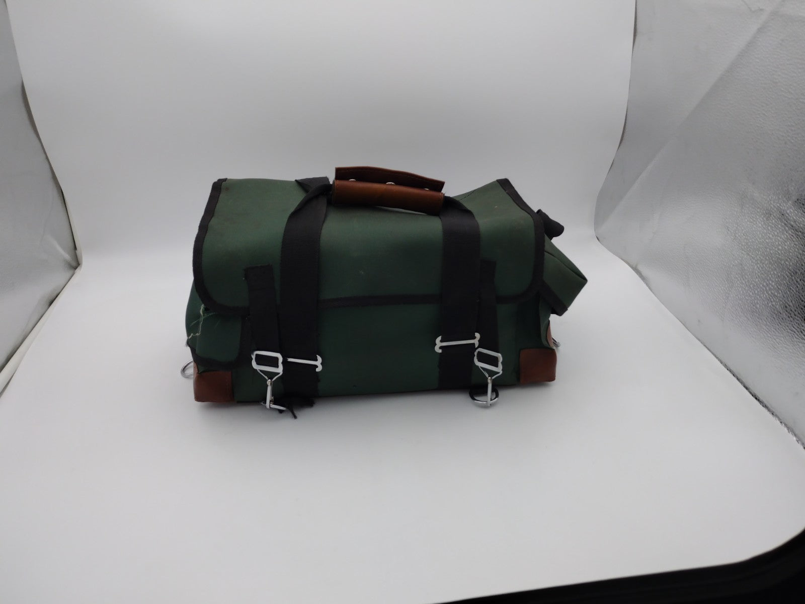 Minolta XG-9, Flash, Converter, Winder, Albinar MC Auto Zoom, Bag